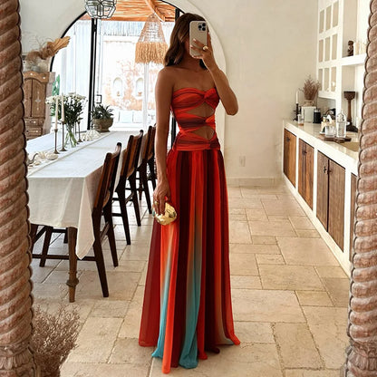 Atardecer Coral — vestido maxi degradado tie-dye con hombros descubiertos y diseño elegante de verano