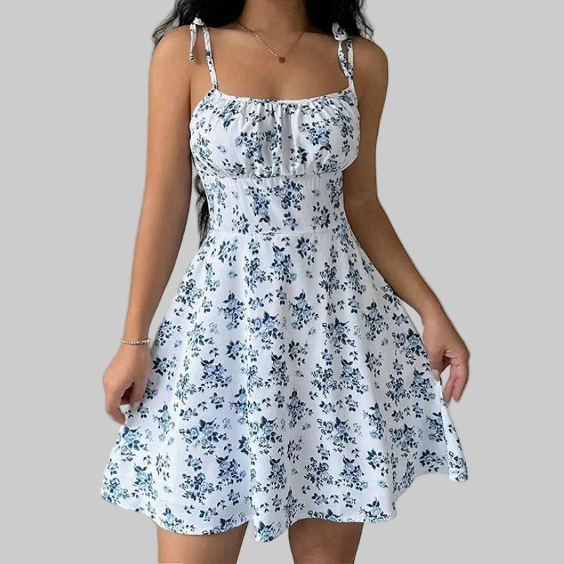 [EL 2 CON 35% OFF]Flor De La Brisa — Vestido corto floral con tirantes finos y una ligera caída veraniega