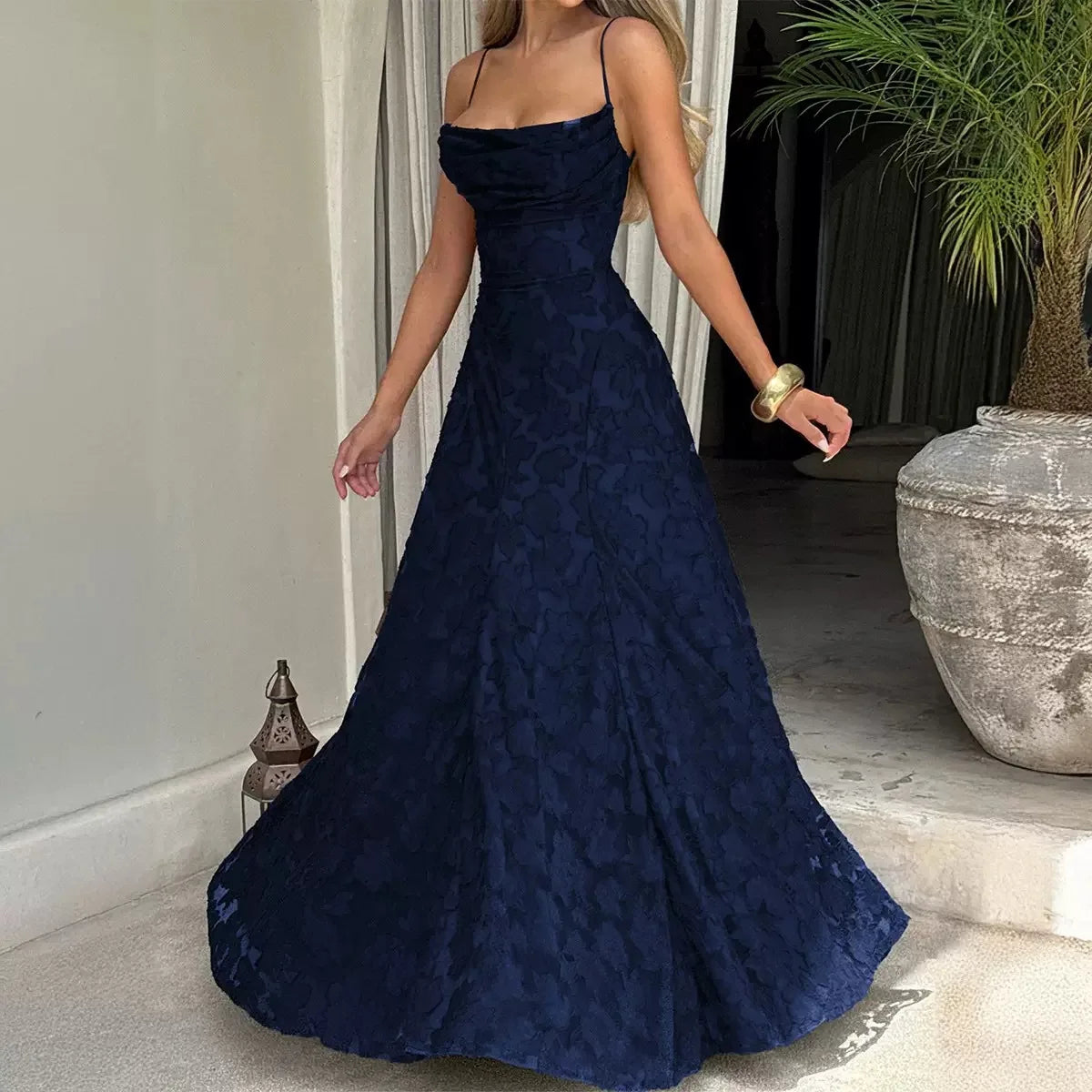 Elena Nocturna — vestido largo de gasa jacquard con espalda descubierta