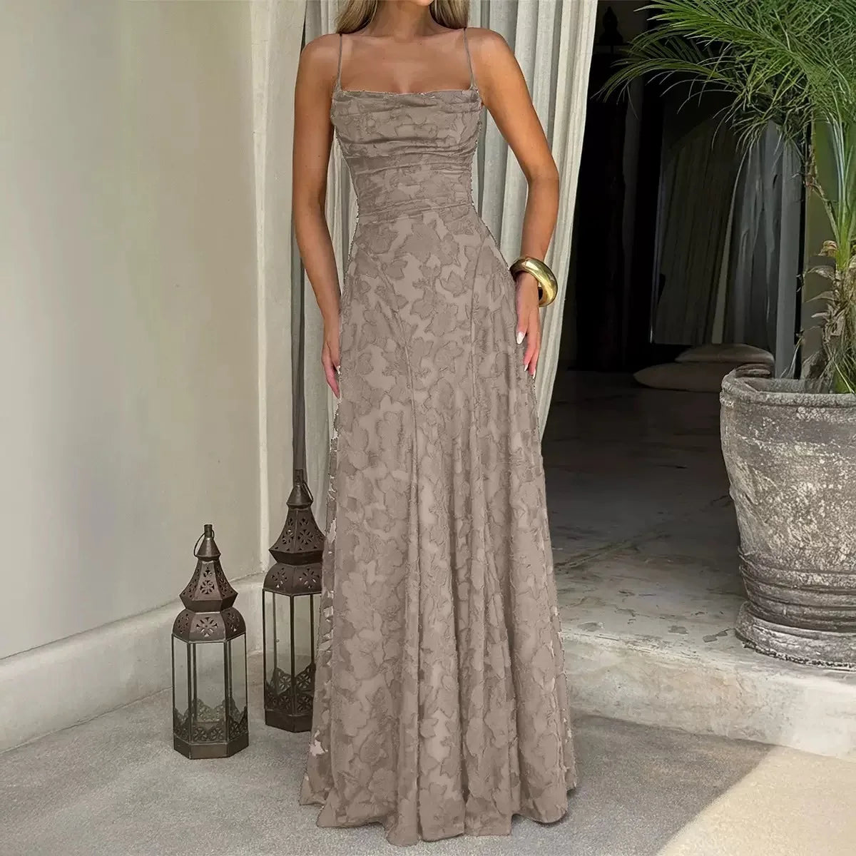 Elena Nocturna — vestido largo de gasa jacquard con espalda descubierta