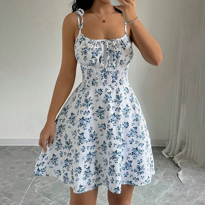[EL 2 CON 35% OFF]Flor De La Brisa — Vestido corto floral con tirantes finos y una ligera caída veraniega